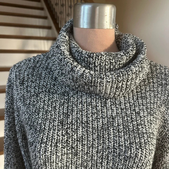 Abercrombie & Fitch Gray Marled Ribbed Turtleneck Longline Sweater Size Medium - Picture 3 of 7